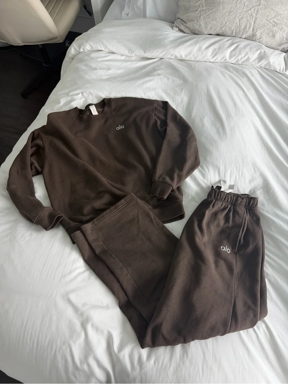 ALO Yoga Espresso Sweatset (xs)